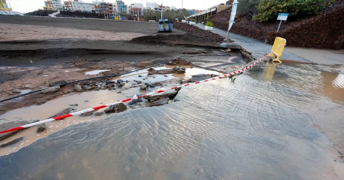 Imagen de las inundaciones en Telde / EFE - ELVIRA URQUIJO A.