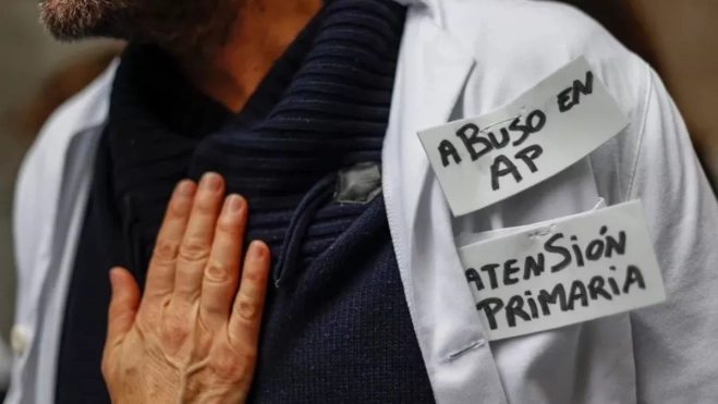 Sanitarios durante una concentración. / DANIEL GONZÁLEZ-EFE Sanitarios durante una concentración. / DANIEL GONZÁLEZ-EFE