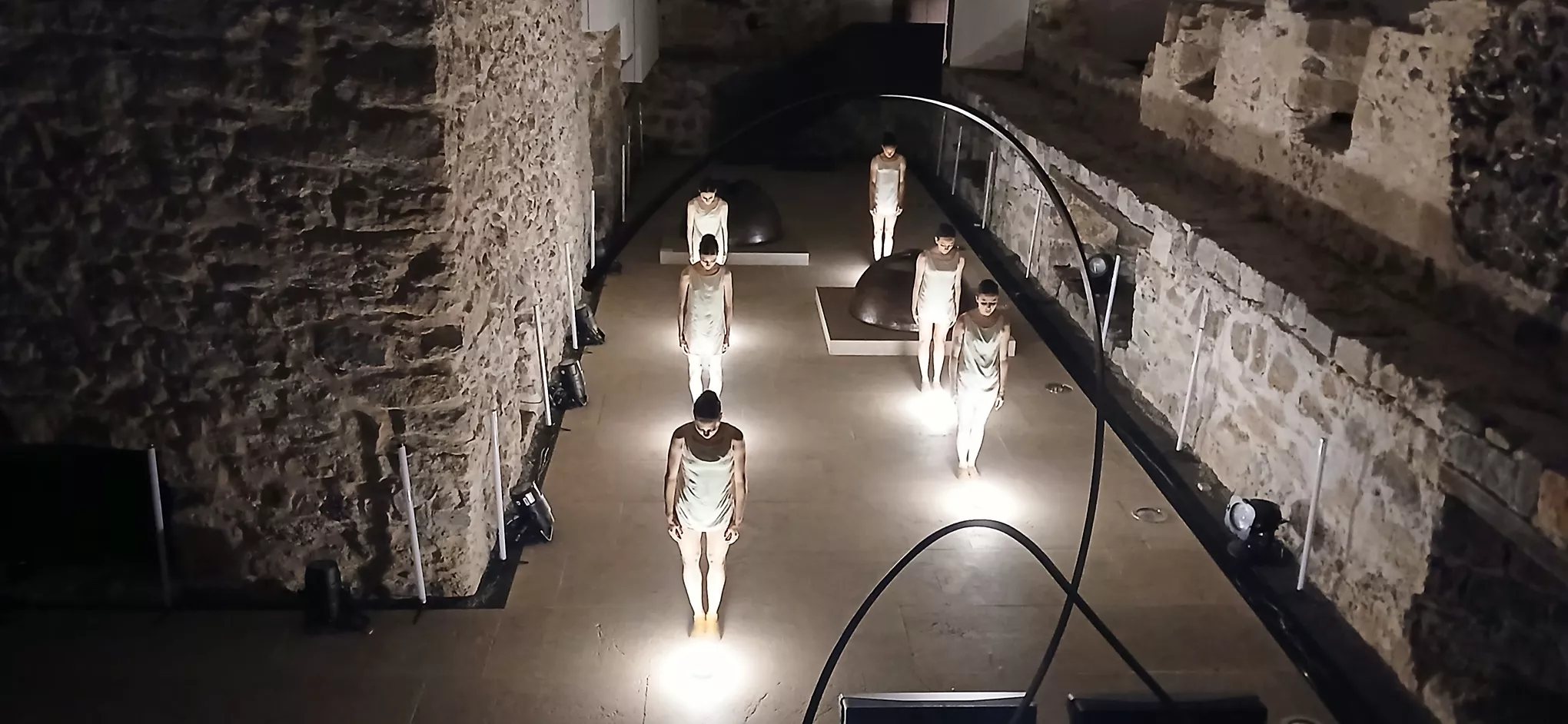 Imagen de la puesta en escena de 'Forjando Vientos', en el Castillo de la Luz. . Foto  Fundación Martín Chirino