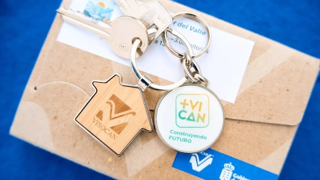 Detalle de los llaveros de Visocan recibidos por los nuevos inquilinos. / AH Detalle de los llaveros de Visocan recibidos por los nuevos inquilinos. / AH