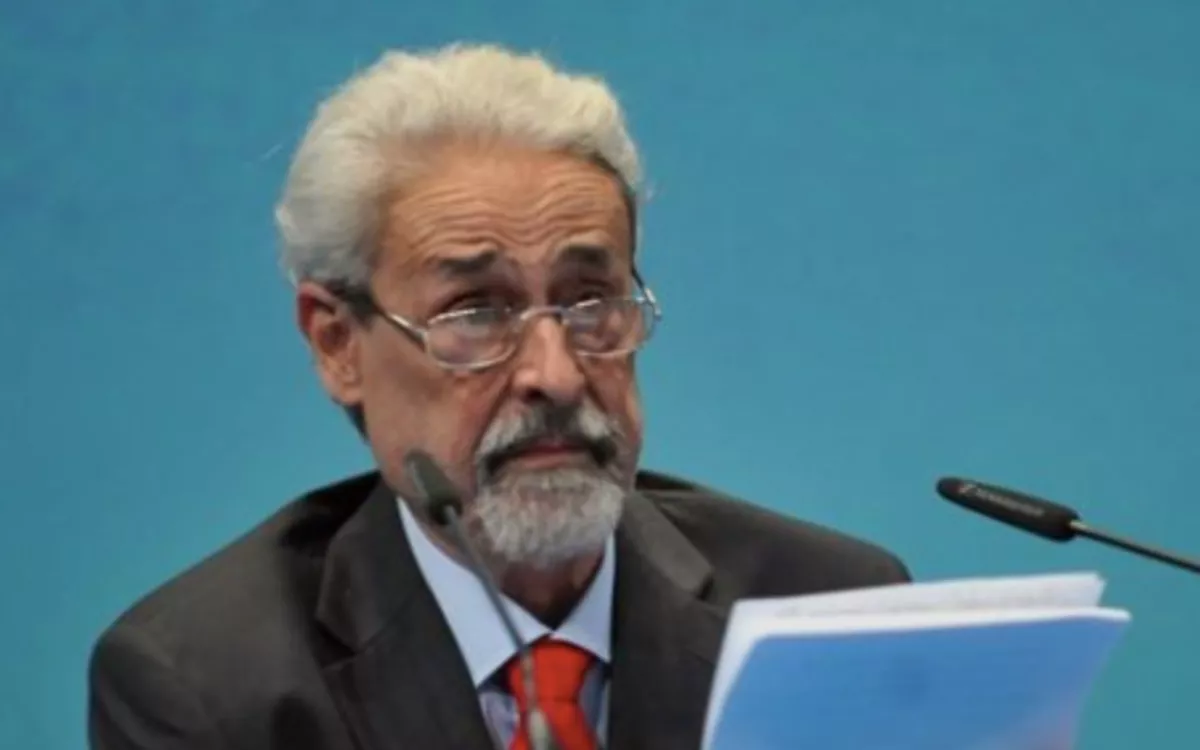 Muere Luis Alemany, la voz irreverente de la literatura canaria. / AH