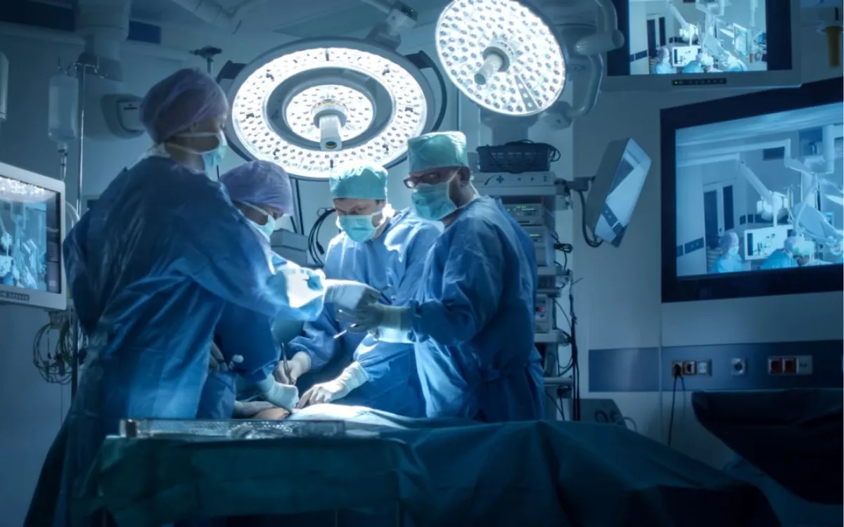 Estudios apuntan que la colaboración público-privada es clave para aliviar la presión del sistema sanitario público en Reino Unido y España. / AH