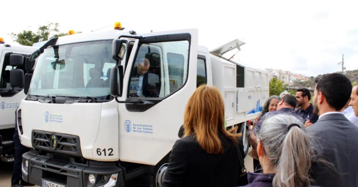 Carta abierta a Carolina Darias: cese ya al gerente del Servicio Municipal de Limpieza. Imagen de un camión de recogida de Las Palmas / AYUNTAMIENTO DE LAS PALMAS
