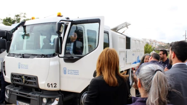 Carta abierta a Carolina Darias: cese ya al gerente del Servicio Municipal de Limpieza. Imagen de un camión de recogida de Las Palmas / AYUNTAMIENTO DE LAS PALMAS
