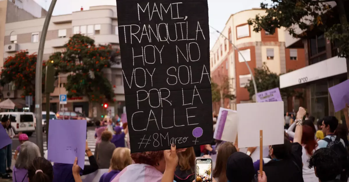 Imagen de una manifestación del 8M en Tenerife / EFE Imagen de una manifestación del 8M en Tenerife / EFE