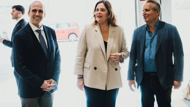 Gerardo Marrero, Beatriz Calzada y José Noda, durante la inauguración del nuevo almacén frigorífico. / AH