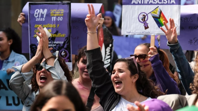 Mujeres gritando en la manifestación del 8M. /EFE