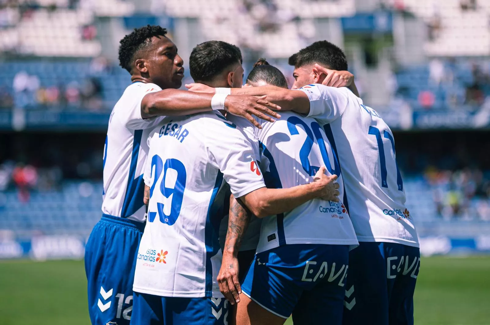 Primera mitad del encuentro contra el Huesca. / CD TENERIFE - @SANACOSTA_ 