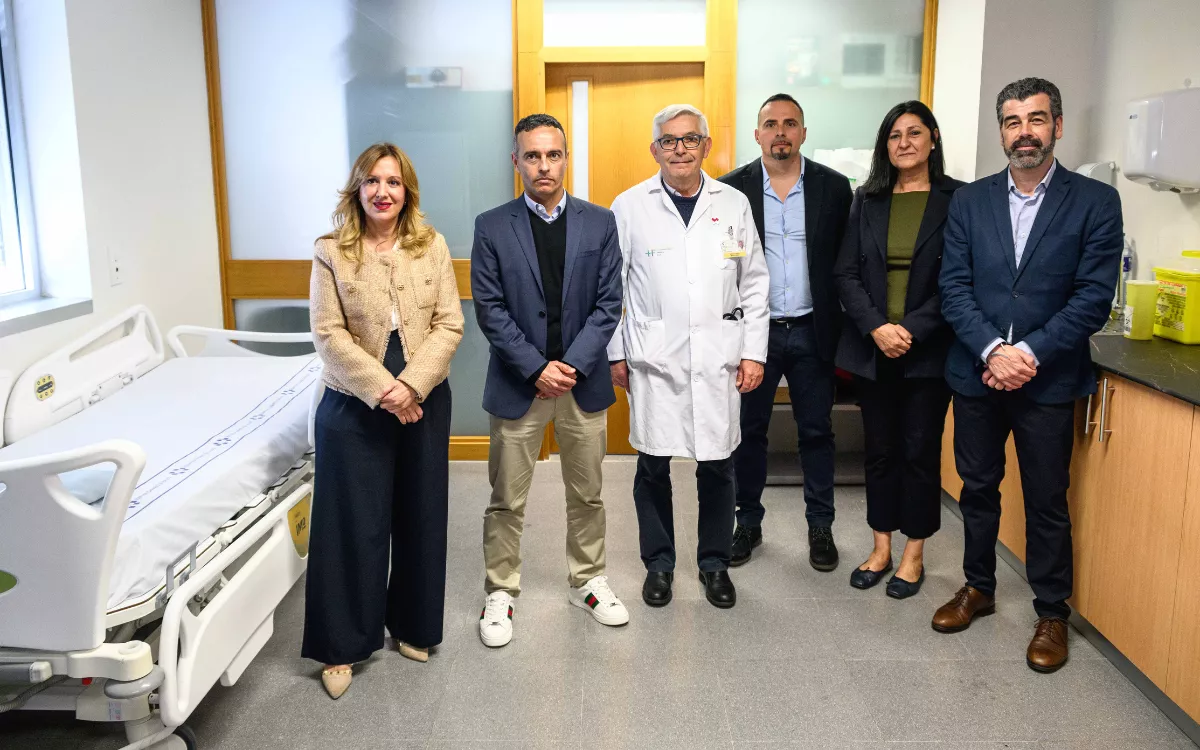 El Hospital del Norte ofrecerá quimioterapia en Icod. En la imagen, Rosa Dávila, primera por la izquierda, con parte del equipo directivo del centro./ AH