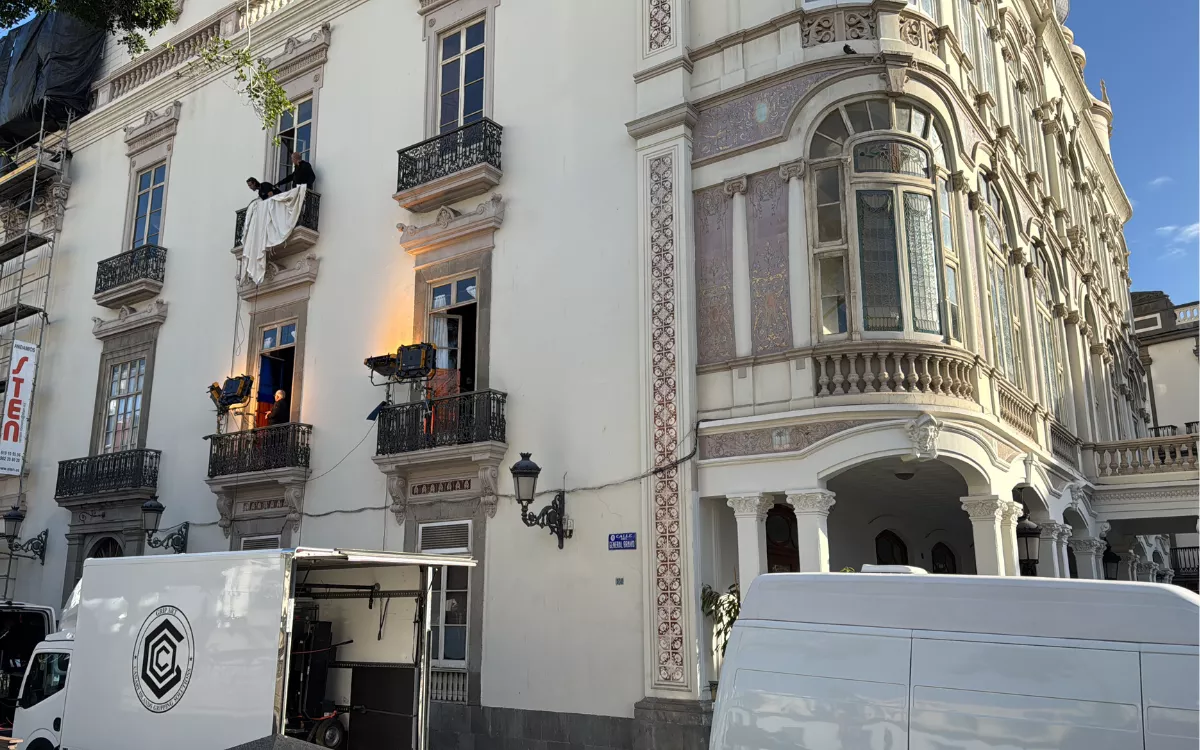 El Gabinete Literario se convierte en el Palace de posguerra para el rodaje de 'La Cena'. / AH