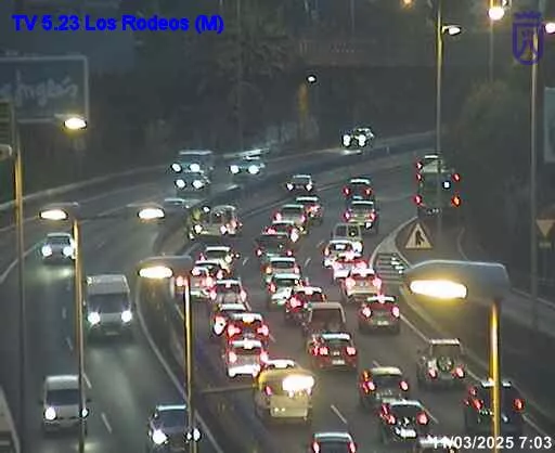 Retenciones en la TF-5 por un choque de tres vehículos. / 112 CANARIAS