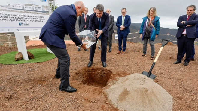 Colocación de la primera piedra del radiotelescopio de la Red Atlántica de Estaciones Geodinámicas y Espaciales / ELVIRA URQUIJO - EFE