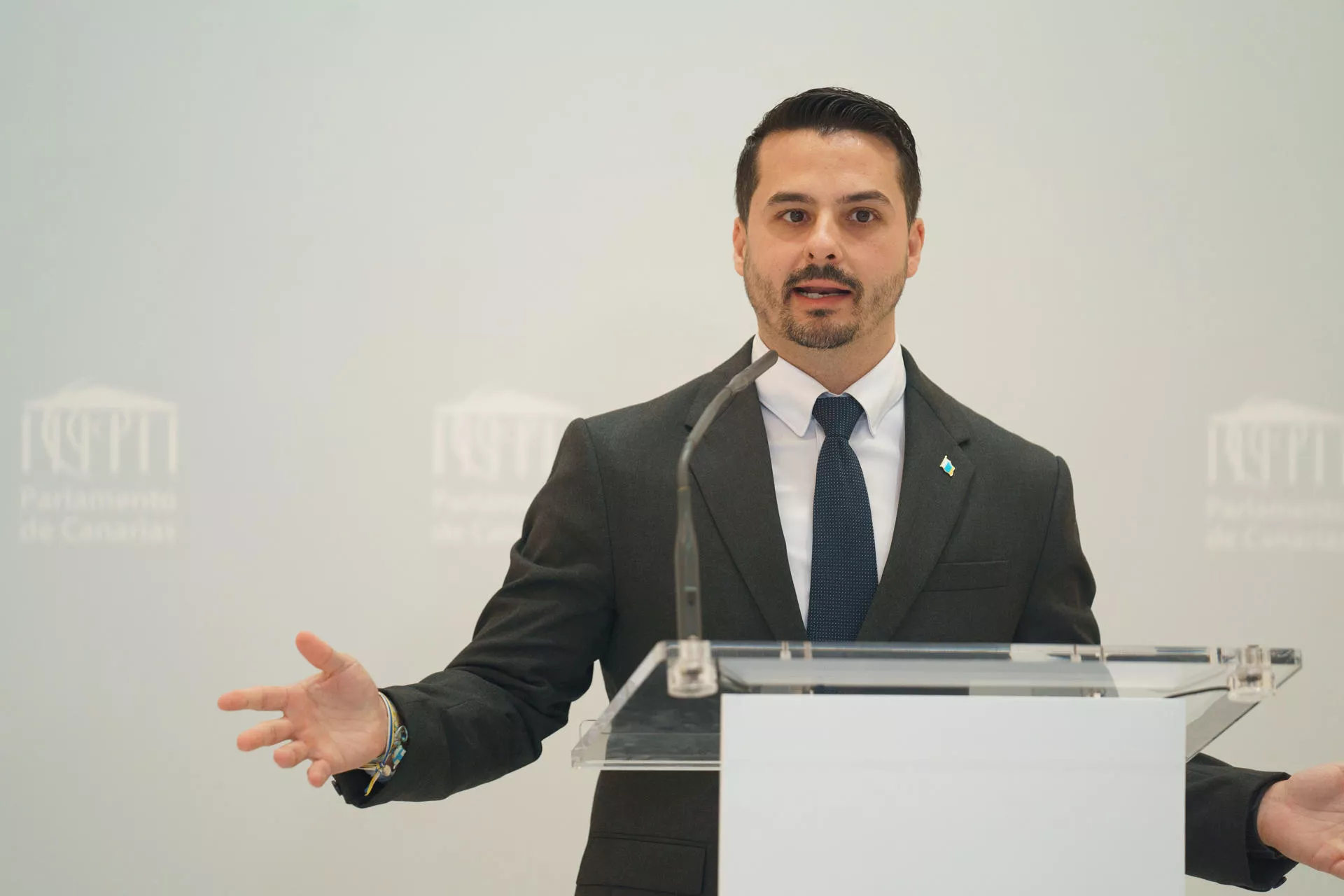 El presidente del grupo nacionalista (Coalición Canaria) en el Parlamento, David Toledo. / EFE - RAMÓN DE LA ROCHA