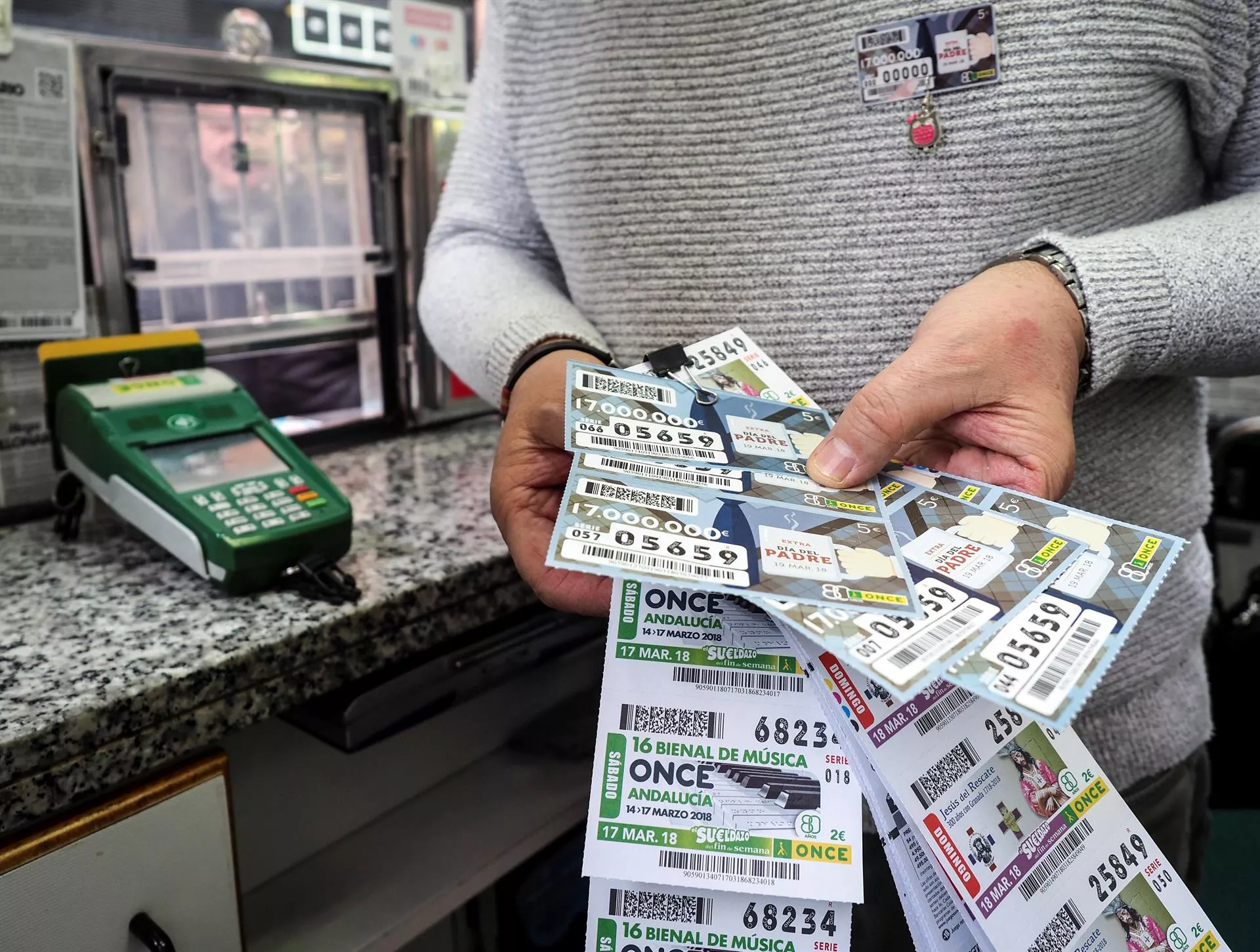 Brutal ataque en Las Palmas: un vendedor de la ONCE, apuñalado en el cuello en La Paterna. / EFE