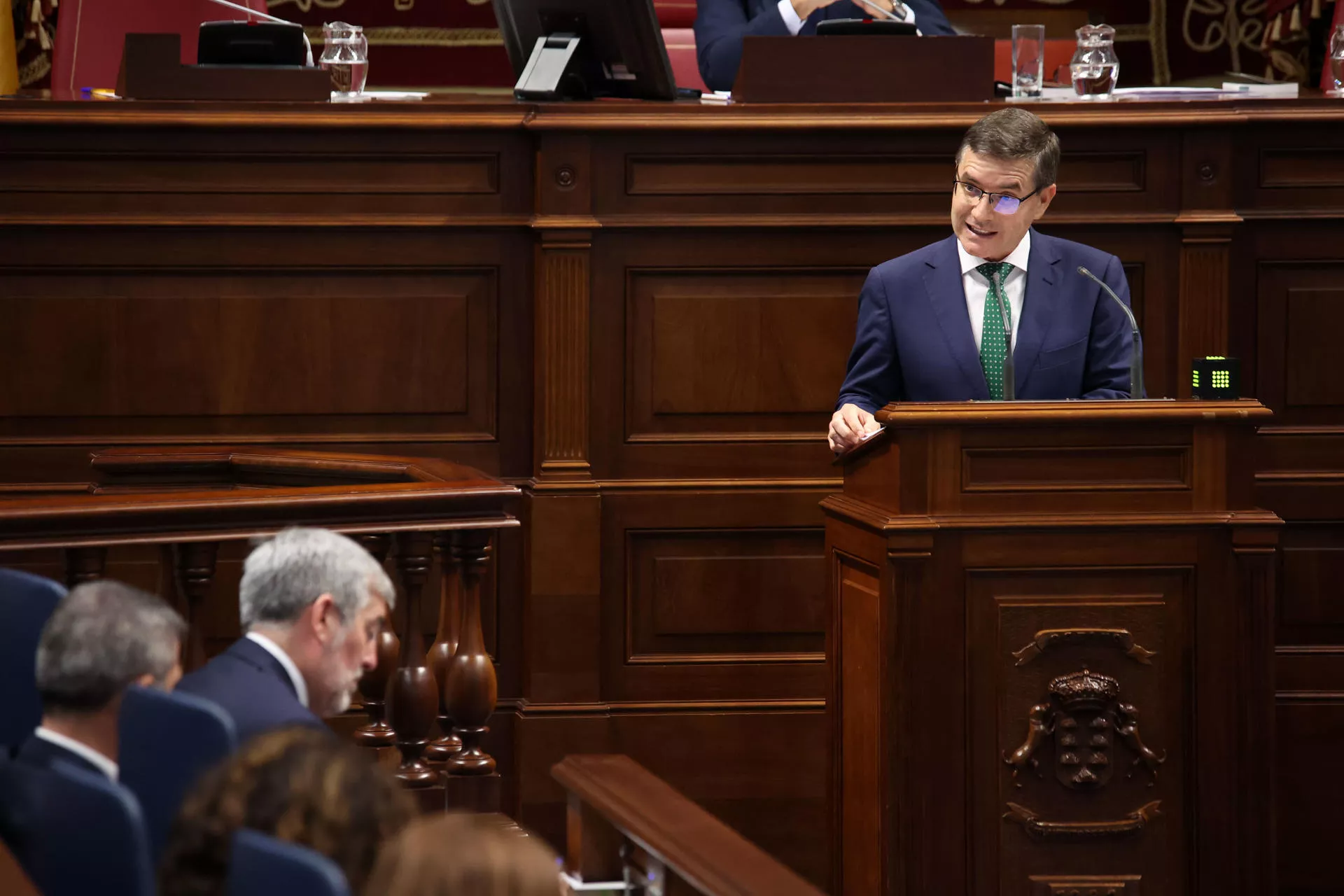 Vox presiona a Clavijo para recortar consejerías y bajar el IGIC: "Aplique la motosierra". / RAMÓN DE LA ROCHA-EFE