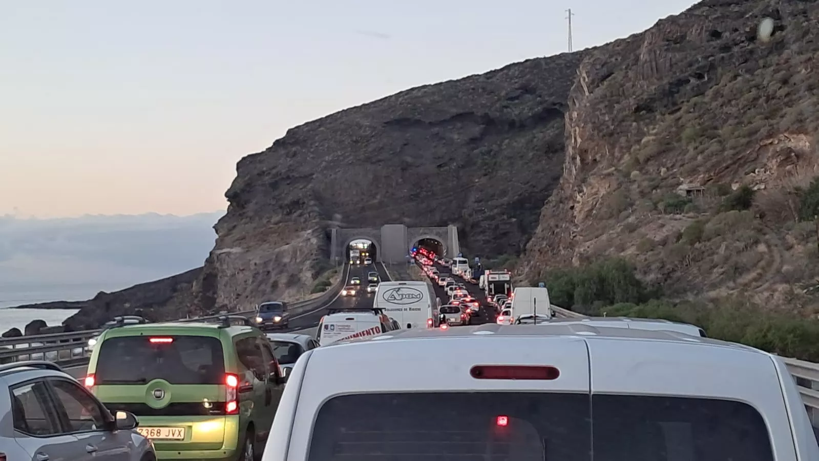 Retenciones por el accidente en los tuneles de Güímar este miércoles. / CEDIDA