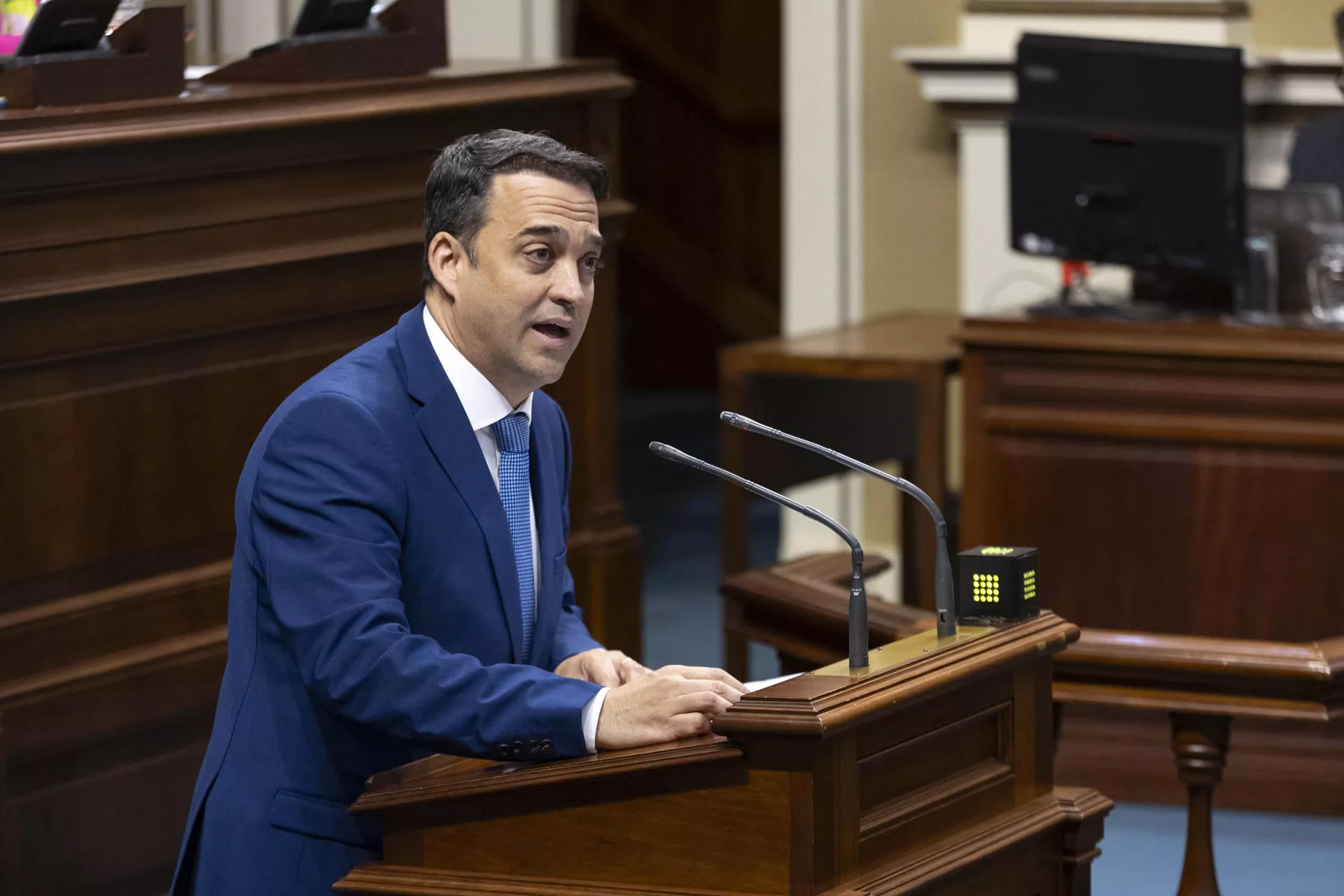 El presidente del grupo Popular, Juan Manuel García Casañas, durante su intervención en la segunda jornada del debate sobre la Nacionalidad Canaria. / EFE - MIGUEL BARRETO
