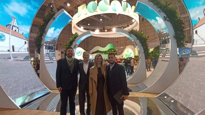 Representantes de Binter en la Bolsa de Turismo de Lisboa. / AH