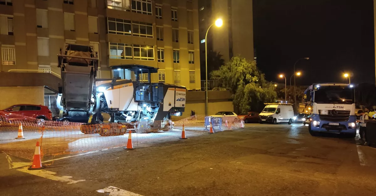 Imagen de los trabajos de asfaltado en la calle Joaquín Blume / AH