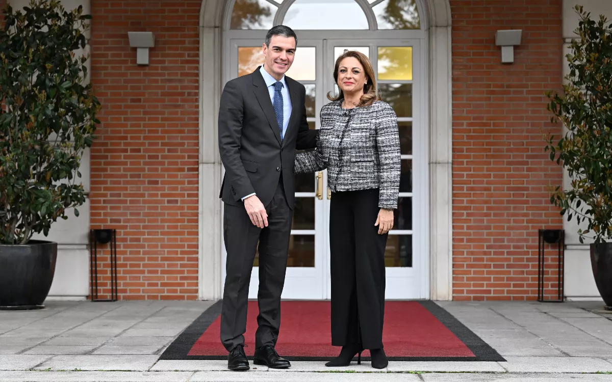 Sánchez garantiza a Coalición Canaria que el aumento en Defensa no tocará el gasto social. / AH