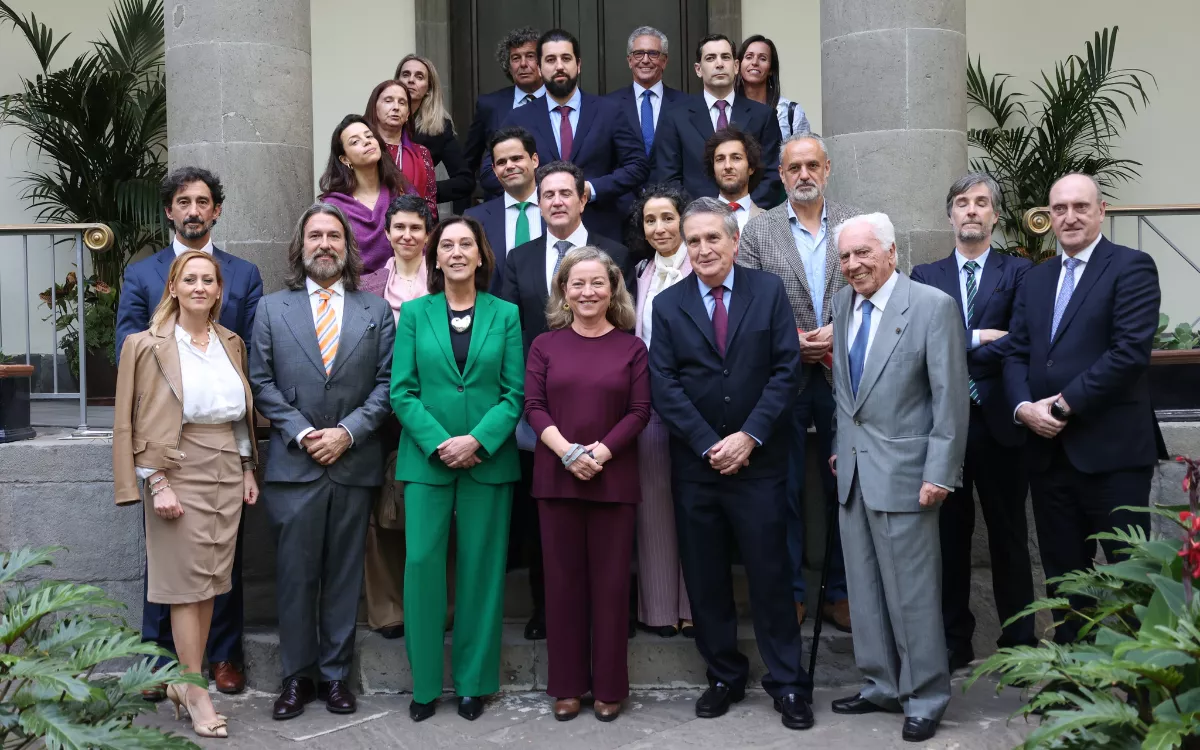 El Parlamento acoge la jornada 'Inteligencia artificial y los registros de la propiedad, mercantil y bienes muebles'. / AH