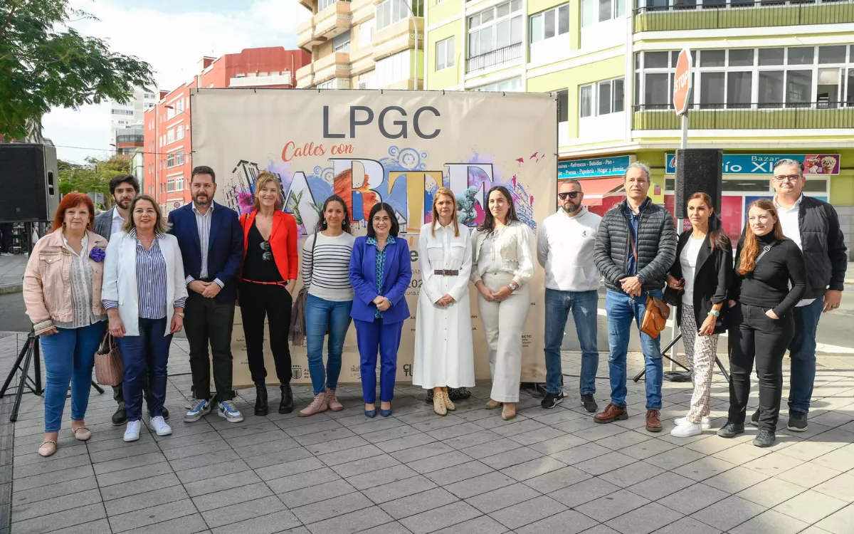 Alcaravaneras se llena de arte con música, pintura y gastronomía en plena calle. / AH