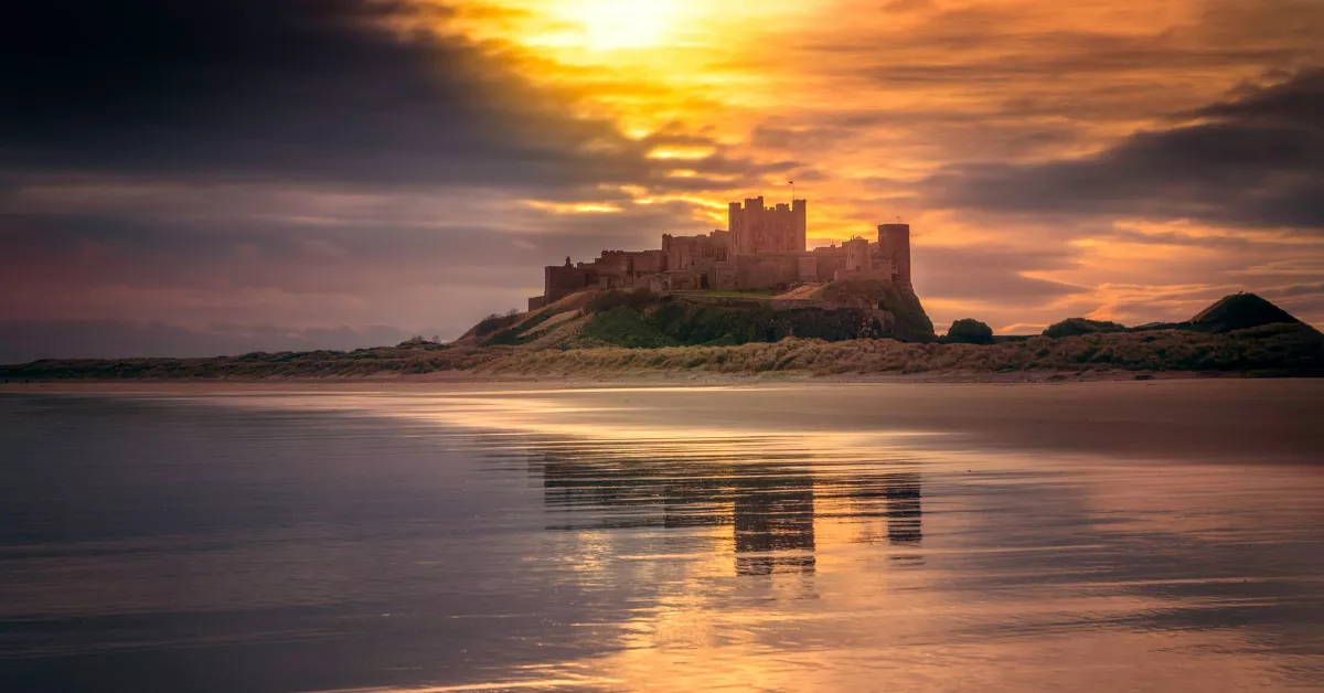 Imagen genérica de un castillo en medio del mar / PEXELS