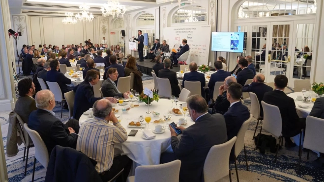 Pablo Rodríguez presenta en Madrid las iniciativas en las que Canarias es pionera en materia de vivienda, movilidad y carreteras 3
