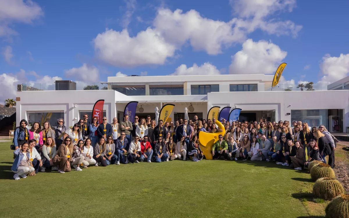  El equipo de dirección de Fund Grube se desplaza a Lanzarote para su convención anual management. / AH