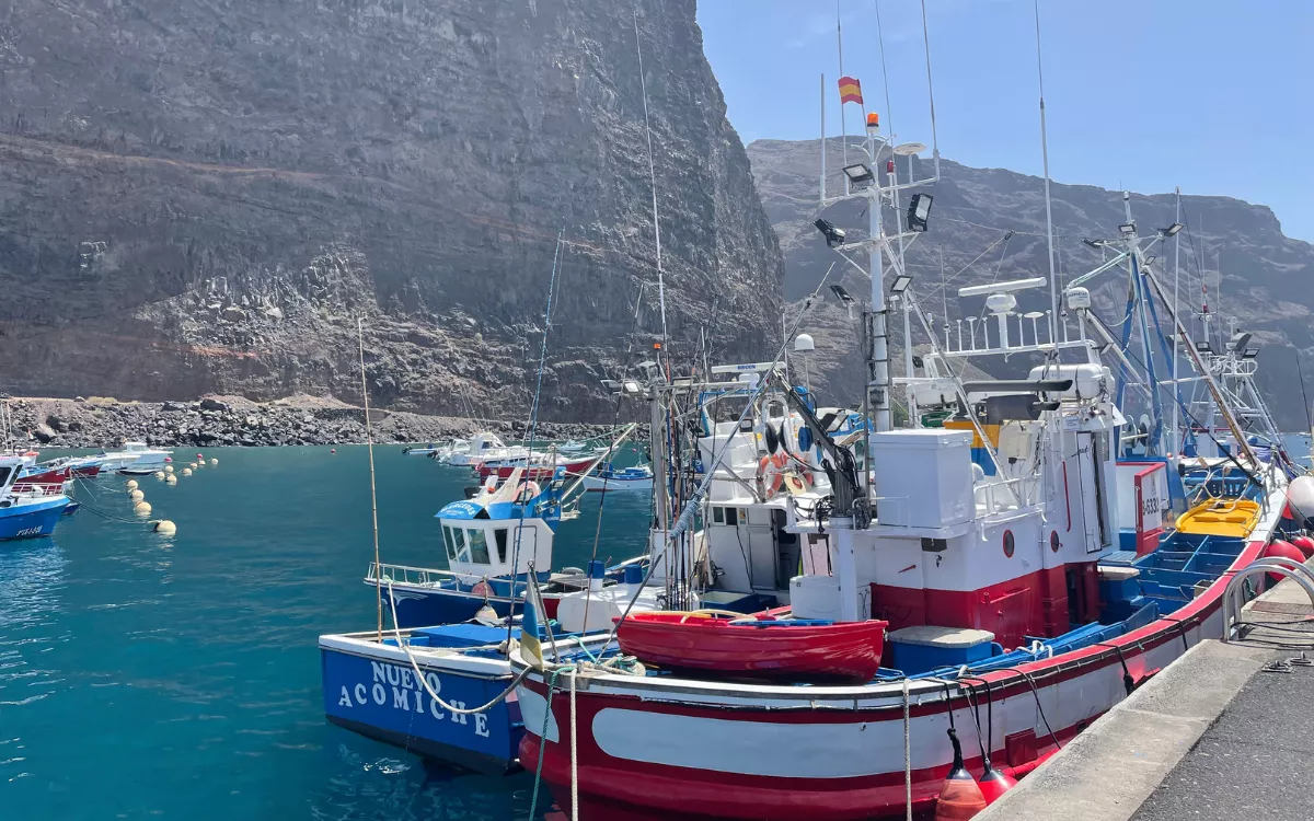 Brutal crimen en La Gomera: un vecino de Canarias muere apuñalado en Valle Gran Rey. En la imagen, el puerto de la localidad gomera, donde se produjo el suceso. / AH