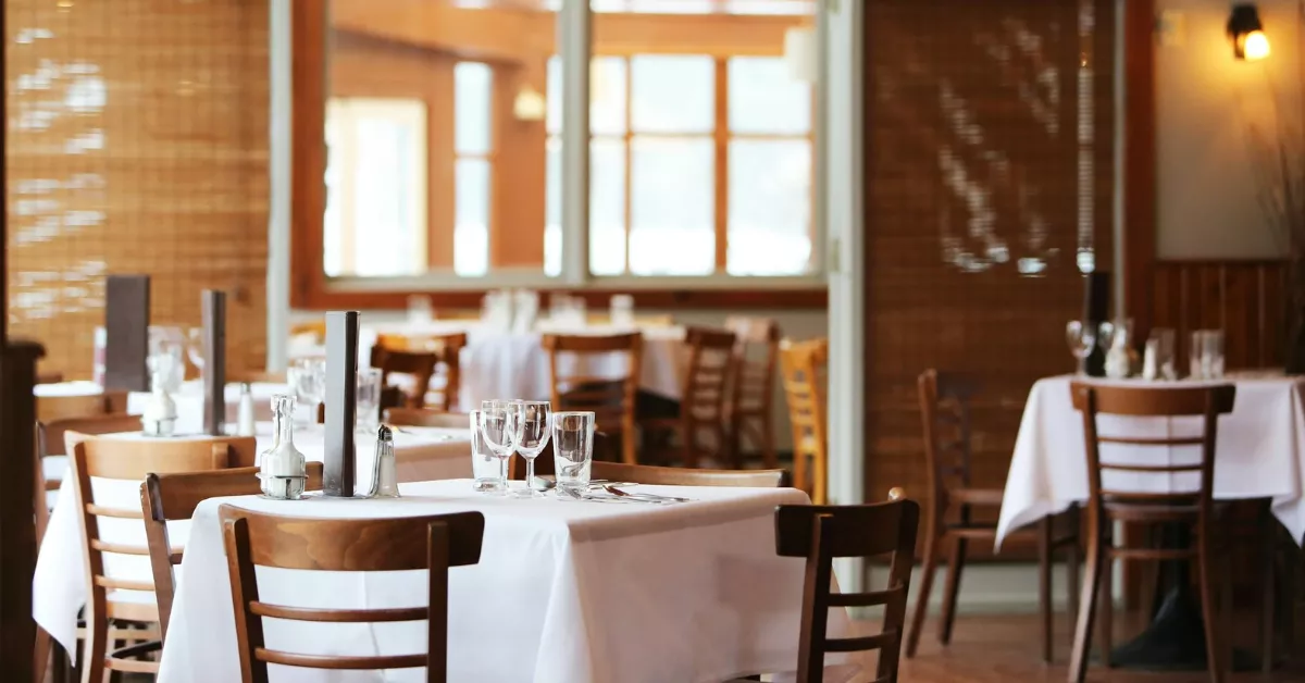 Sala de un restaurante / PEXELS