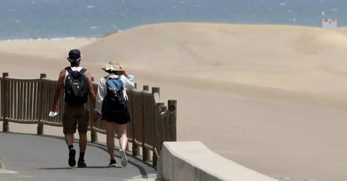 Canarias prevé un verano turístico estable pese al descenso del mercado peninsular. / EFE