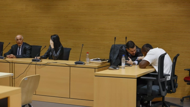 La sentencia le impone a ella y al padre sendas multas de 1.980 euros por la evidente desatención que presentaba la bebé. / ELVIRA URQUIJO A.-EFE