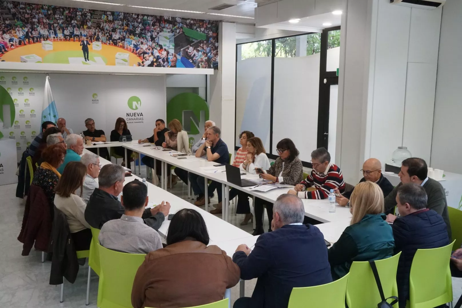 Altos cargos de Nueva Canarias reunidos este sábado en el Tagoror Nacional, órgano que hasta ahora era el Consejo Político Nacional. / NUEVA CANARIAS