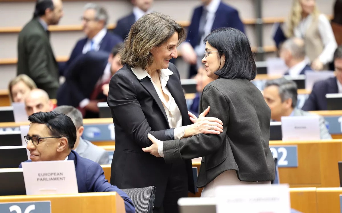 La alcaldesa, Carolina Darias, junto a la vicepresidenta ejecutiva de la Comisión Europea para una Transición Limpia, Justa y Competitiva, Teresa Ribera. / AH La alcaldesa, Carolina Darias, junto a la vicepresidenta ejecutiva de la Comisión Europea para una Transición Limpia, Justa y Competitiva, Teresa Ribera. / AH