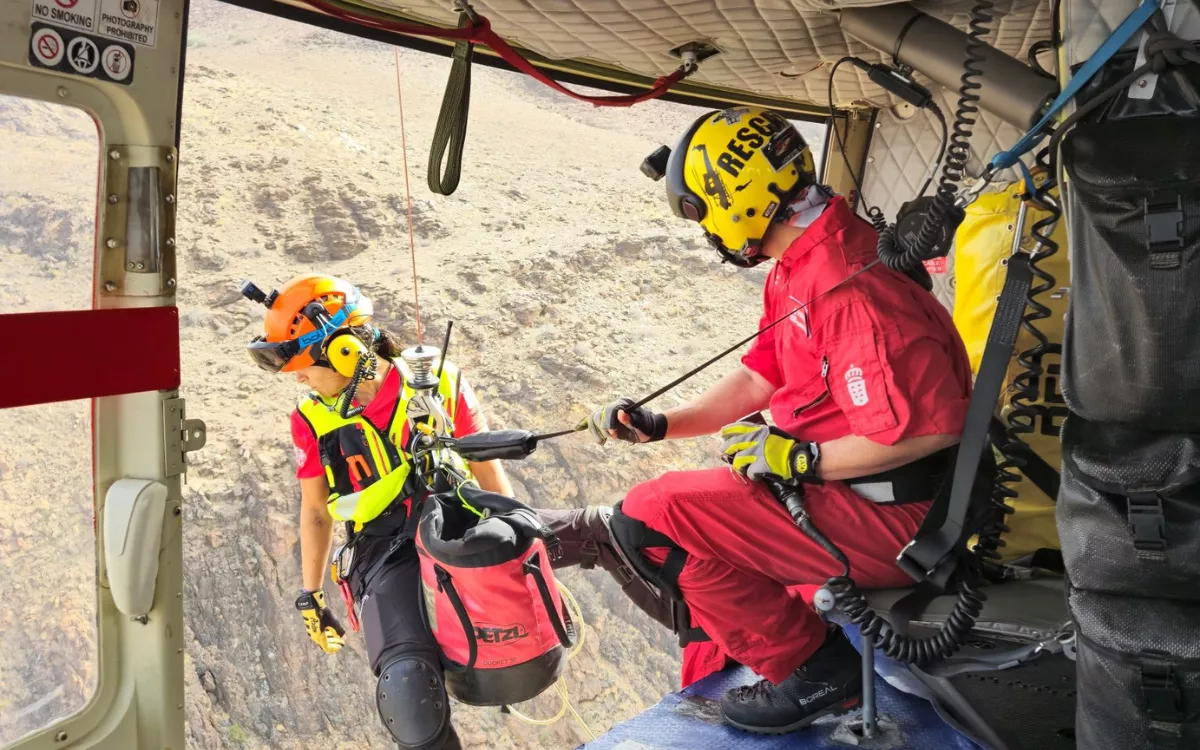 Grave tras caer con su coche por un barranco en Tejeda y ser rescatado en helicóptero. / 112 CANARIAS