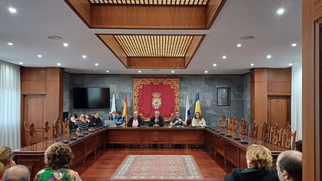 Reunión de los vecinos de San Miguel de Abona con el ayuntamiento. / AYUNTAMIENTO DE SAN MIGUEL DE ABONA