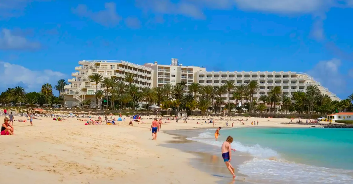 Mapa de los 80 núcleos costeros canarios que incumplen lo dispuesto en la ley de Costas./ ATLÁNTICO HOY