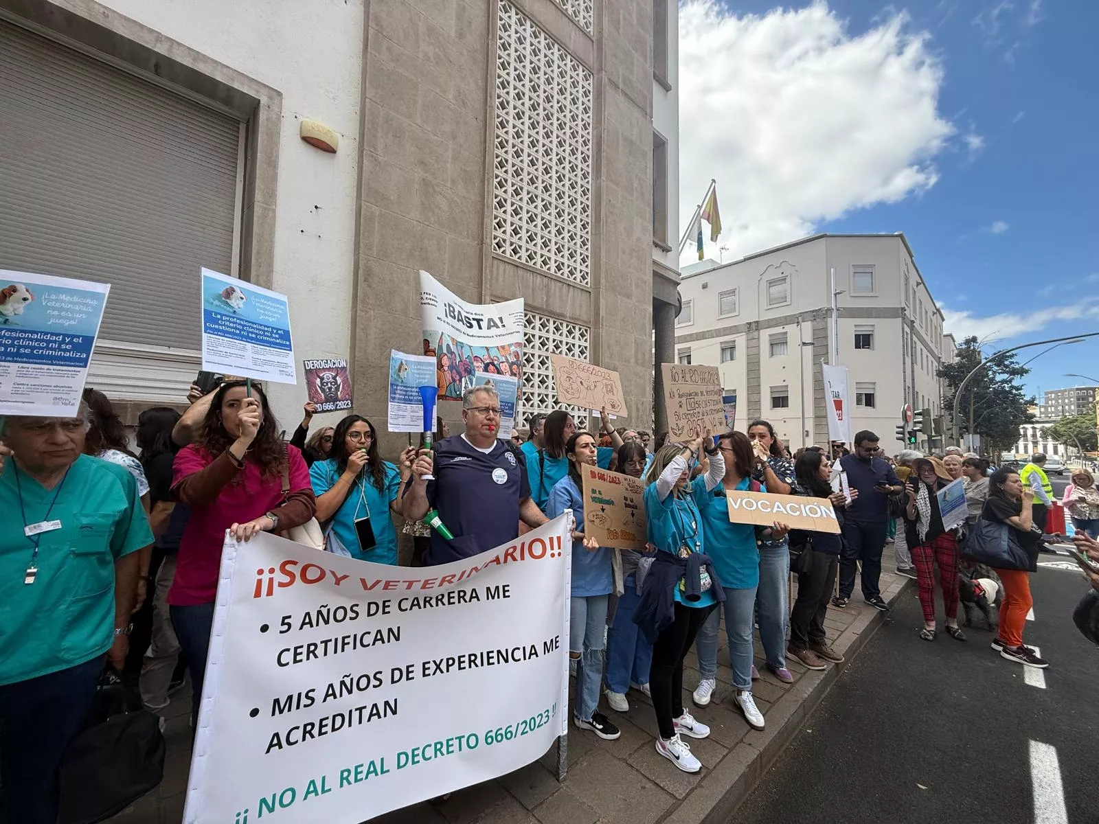 Movilización de los veterinarios en Santa Cruz de Tenerife. / ATLÁNTICO HOY
