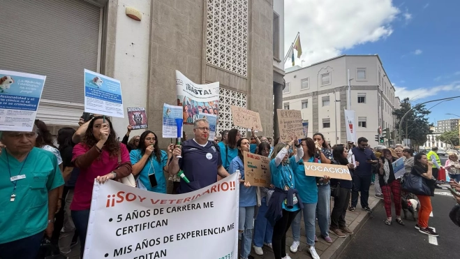 Movilización de los veterinarios en Santa Cruz de Tenerife. / ATLÁNTICO HOY