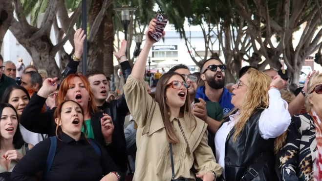 Simpatizantes de la moción de censura en Granadilla de Abona.AINOHA CRUZ AH