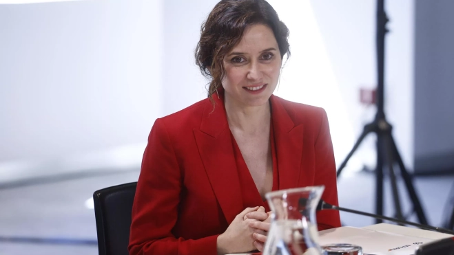 Ayuso lleva al Constitucional el reparto de menores migrantes desde Canarias. / RODRIGO JIMÉNEZ-EFE