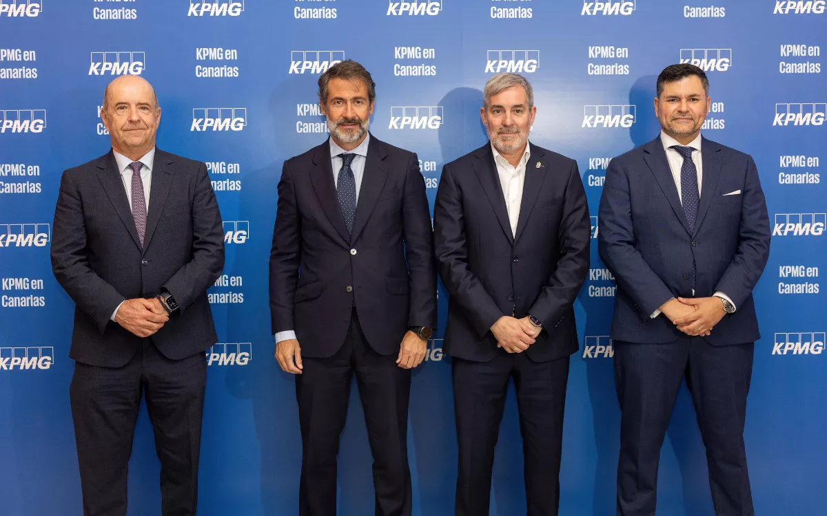 Pedro Ortega, Juanjo Cano, Fernando Clavijo y Agustín Marrero en la inauguración de la nueva oficina de KPMG en Las Palmas. / RAMÓN VERDUGO