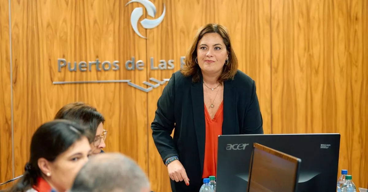 La presidenta del Autoridad Portuaria de Las Palmas, Beatriz Calzada, tras un Consejo de Administración. / AH