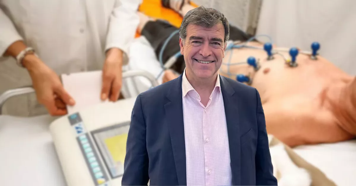Vicente Copoví, fundador de la start-up Monitoring Life que ha creado un sensor para monitorear aspectos cardiovasculares del cuerpo./ MONTAJE AH