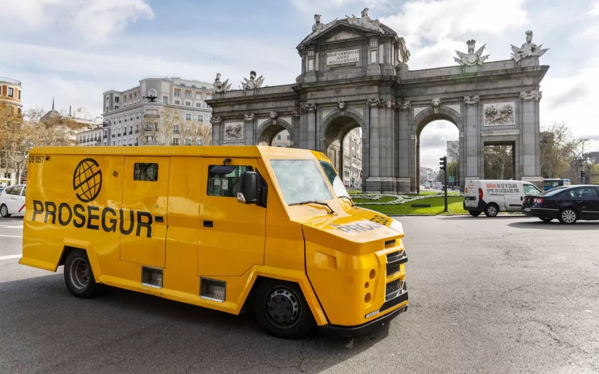 El 'kit de emergencia' que propone la UE incluye dinero en efectivo. / PROSEGUR