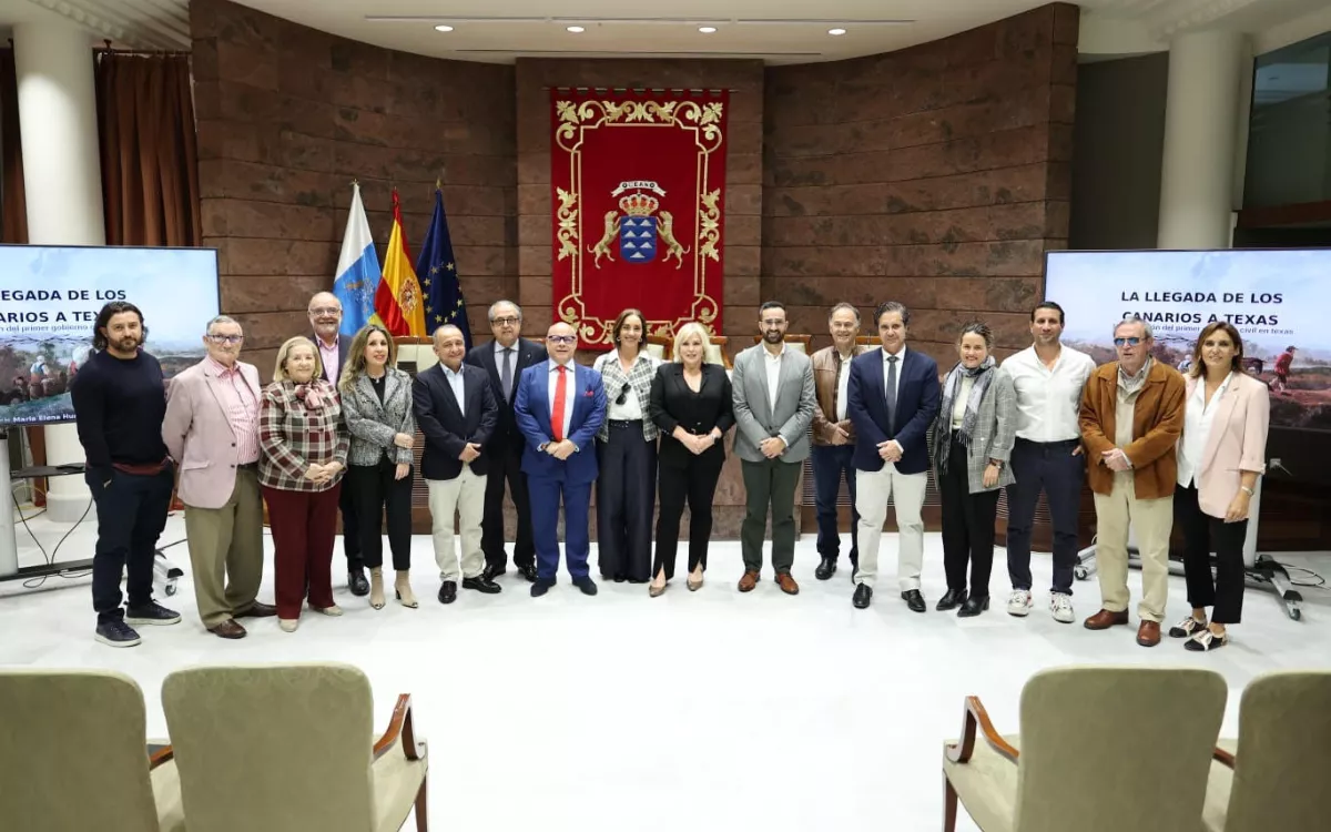 El Parlamento conmemora el aniversario de la fundación de San Antonio de Texas por familias canarias. / AH
