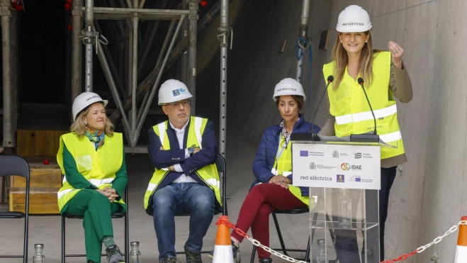 b2d940b0acf35d2c3e9d1617aa2d56ea693e23c4w