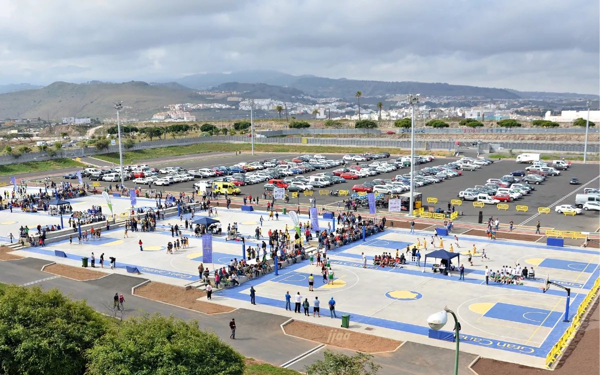 Tres millones de euros para techar y construir vestuarios en las canchas Pepe Armas de Siete Palmas. / PEPE ALVARADO-FIBGC