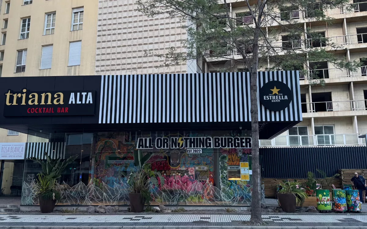 Una hamburguesería canaria cruza el charco: All or Nothing Burger prepara su salto a la Península. / AH